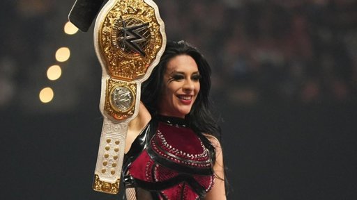Stephanie Vaquer hace historia como la primera campeona mundial latinoamericana en WWE